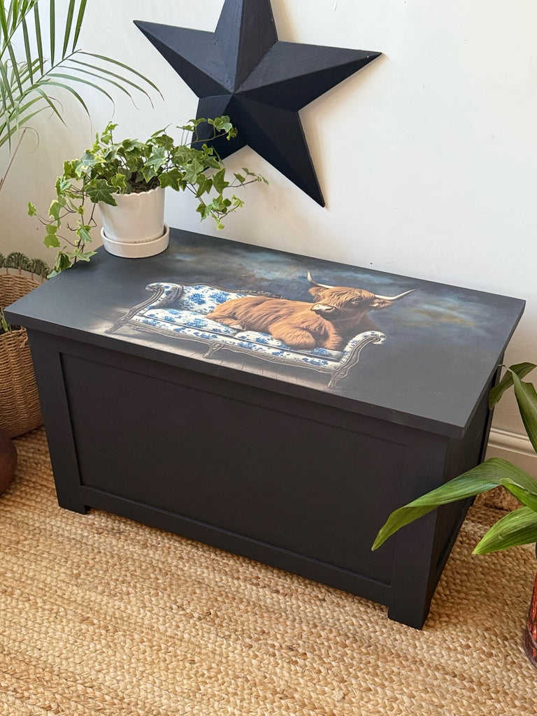 Highland Cow blanket box