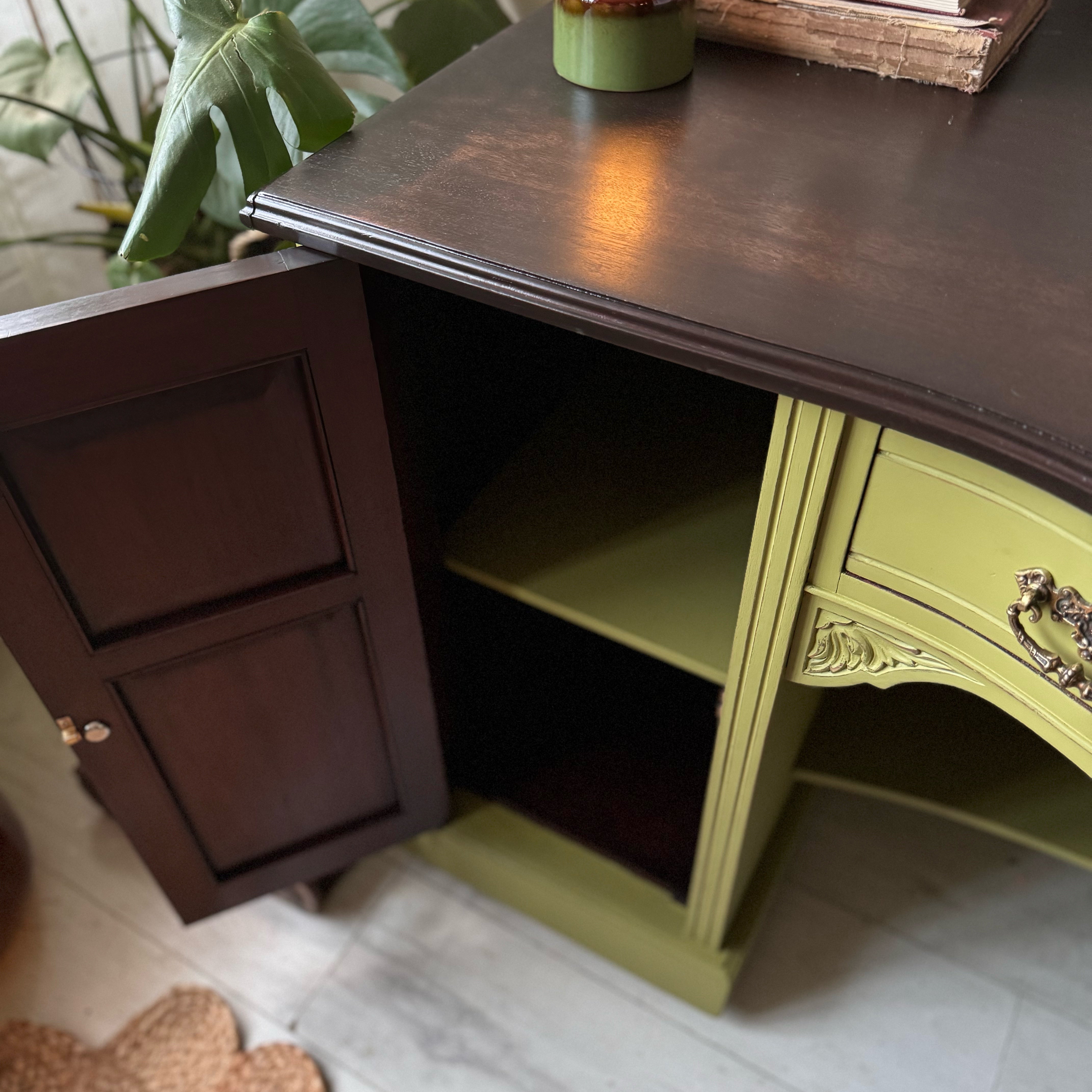 Decorative Green Desk
